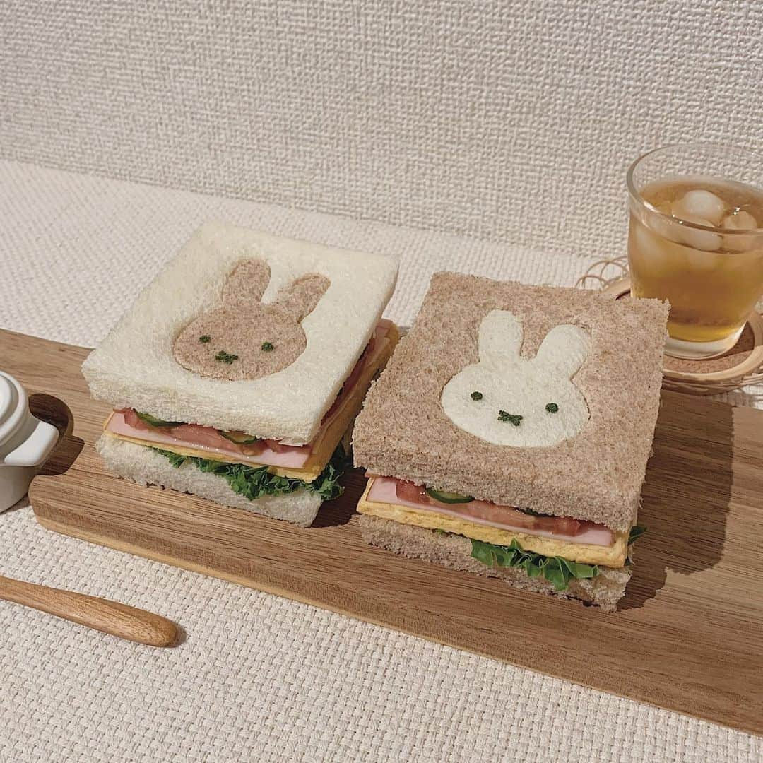 R i R y (リリー)さんのインスタグラム写真 - (R i R y (リリー)Instagram)「『ピクニックに持っていきたいキャラ弁当特集🧺』  可愛すぎるキャラお弁当特集💓 全部可愛すぎますよね🌿 ぜひ参考にしてみてください！  ✴︎---------------✴︎---------------✴︎ ▶▶掲載する写真を募集中📸 カワイイ写真が撮れたら、@velle.jp をタグ付けするか、ハッシュタグ #velle_jp をつけて投稿してみてね♪ velle編集部と一緒にカワイイで溢れるvelleを創っていこう😚🤍  ✴︎---------------✴︎---------------✴︎ #ピクニック #手作り弁当 #キャラ弁 #しんちゃん弁当 #ランチボックス #デコ弁 #サンドイッチ #picnicday #キャラクター弁当 #キャラフード #くまさんランチ #ピクニック弁当 #キャラ弁 #ダッフィー弁当 #シェリーメイ弁当 #ピクニック #ピクニック弁当 #スヌーピー弁当 #スヌーピーフード #スタバピクニック #公園フォト #おしゃピク #春ピクニック #バースデーピクニック」5月22日 18時01分 - velle.jp