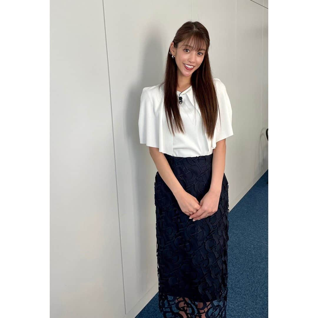 岡副麻希さんのインスタグラム写真 - (岡副麻希Instagram)「. 今夜の【#日本史スクープ砲】 （#BS松竹東急） ⁡ 関ヶ原の戦いを深掘りしてきました！！ 東軍徳川家康と西軍毛利輝元は戦の前に和談していた！？ 小早川秀秋が裏切ったのはとんでもないときだった！？ 東軍の結束を固めた小山評定、実は、、、！？ ⁡ これを聞いただけで、 もうとっても興味深いですよね！？🤩 ２１時からです！ （大河ドラマおわりにぴったり🫣♡） ⁡ 衣装は秘書風でした👩‍💻 #celford  #jouete ⁡ ⁡ ⁡ #関ヶ原の戦い ⁡」5月22日 19時23分 - maki_okazoe_official