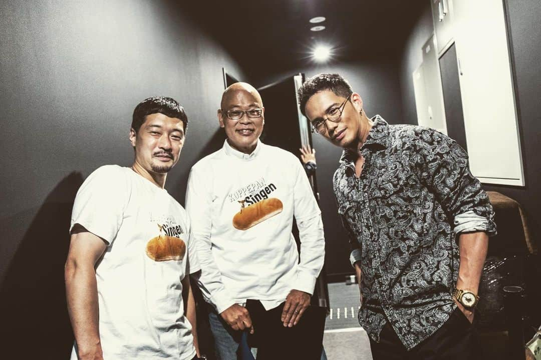 市原隼人さんのインスタグラム写真 - (市原隼人Instagram)「劇場版『おいしい給食〜卒業〜』 #皆様にお逢い出来る事が死ぬほど嬉しい #映画 #おいしい給食  #公開記念舞台 #舞台挨拶の旅 #京都 #大阪 #神戸 #綾部真弥監督  #岩淵規プロデューサー」5月22日 19時51分 - hayato_ichihara