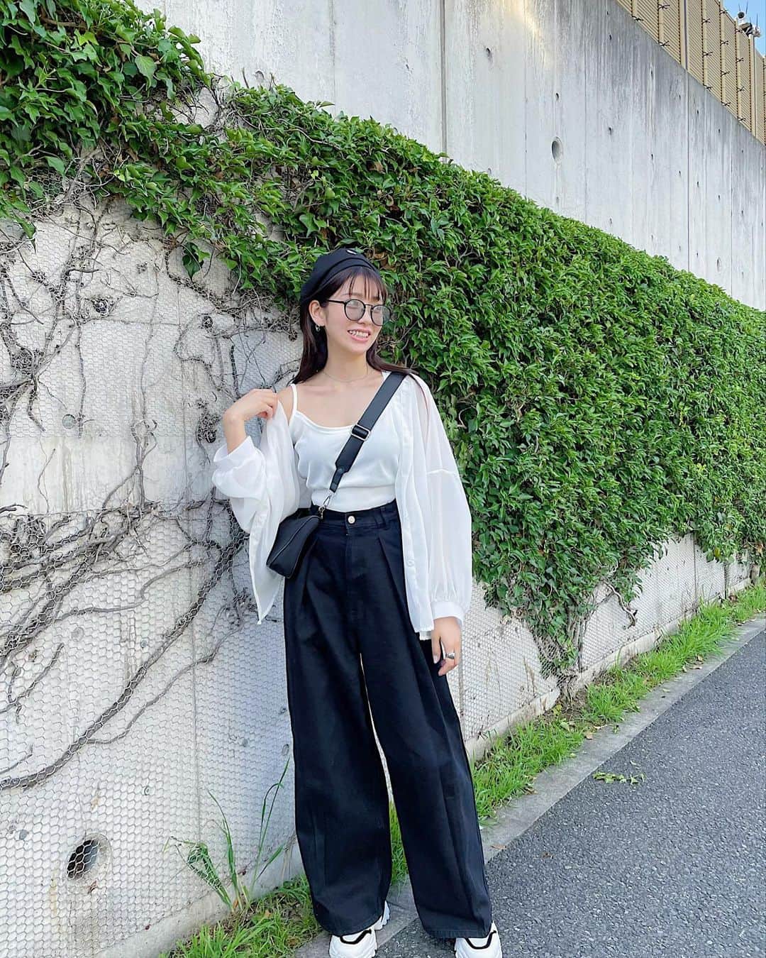 長谷川万射さんのインスタグラム写真 - (長谷川万射Instagram)「暖かくて気持ちかった休日⛅️  @grl_official さんのボトム履きやすくて太めなだぼっと感がとっても好きなの〜。  シアーシャツも同じGRLさんのだけど透け感もちょうど良くてこれからの季節活躍しそう✌︎ 　  さらっと羽織って出かけられる季節がいい〜。いまベスト、もう暑くならないで〜。  #code#grl#グレイル# プチプラ#ootd#ママコーデ」5月22日 20時59分 - mayanyam712