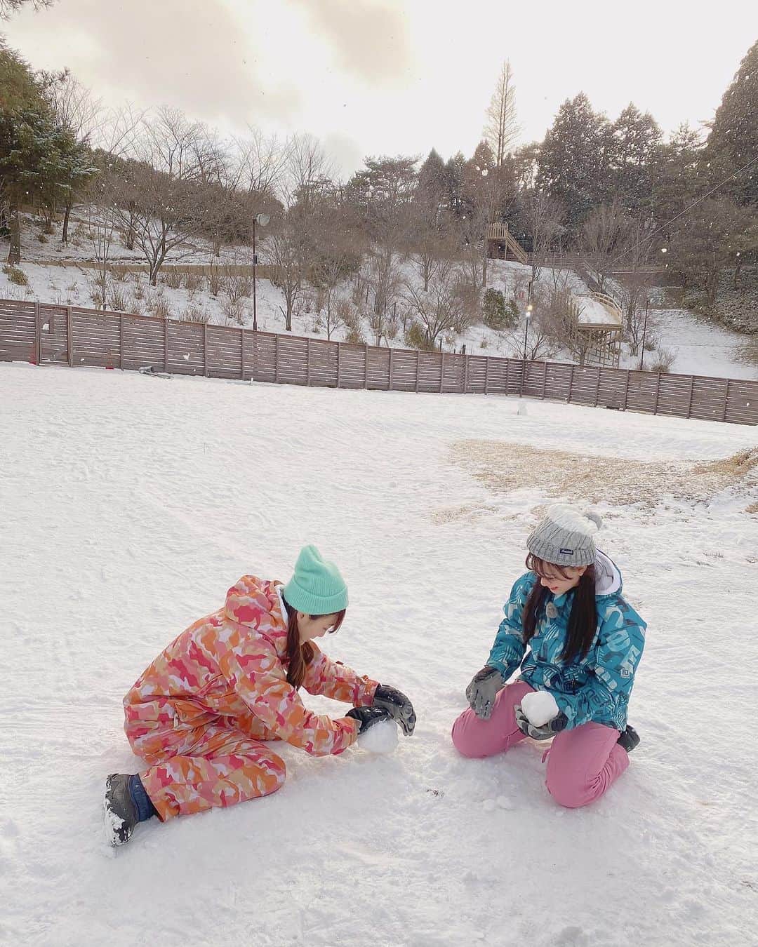 上西怜さんのインスタグラム写真 - (上西怜Instagram)「⠀ カメラそっちのけで遊ぶ二人🧍🏻‍♀️⛄️🧍🏻‍♀️ ⠀ ⠀ ⠀ ⠀ ⠀」5月22日 21時05分 - jonishi_rei