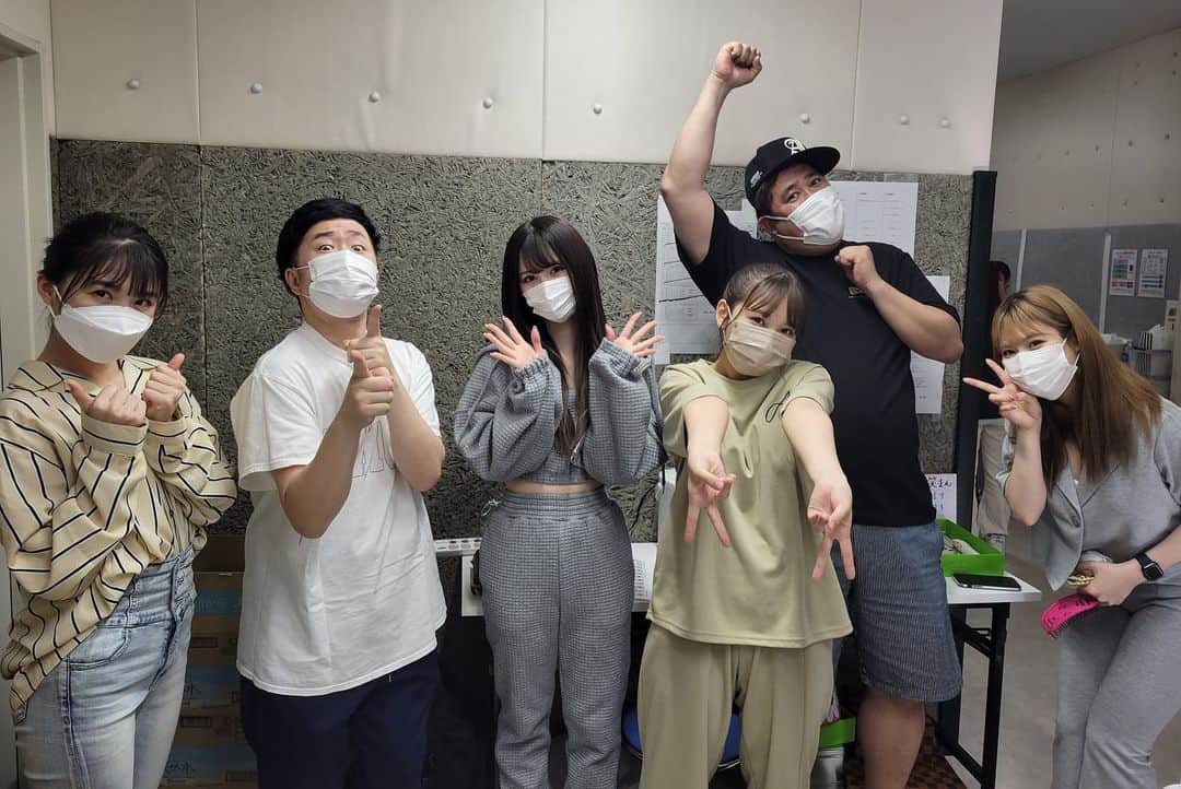 本郷柚巴さんのインスタグラム写真 - (本郷柚巴Instagram)「ぐれいてすとな笑まん 大阪公演千秋楽でした☺️  来てくださった全ての皆さん本当にありがとうございました！  笑顔だったり笑いの大切さを改めて感じることができました⭐️  今のこのコロナ禍だから伝わるものとかも沢山あったと思います  26日からは東京公演です！ めちゃくちゃ楽しみやけど終わってほしくない😭  #ぐれいてすとな笑まん  #笑まん」5月22日 21時19分 - h.yuzuha_0112
