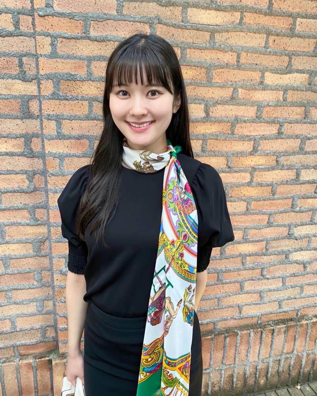 増田紗織さんのインスタグラム写真 - (増田紗織Instagram)「スカーフコーデ💚  #スカーフコーデ #スカーフアレンジ #スカーフ #スカーフ巻き方 #スカーフ好き #スカーフコーディネート #scarf #scarfstyle #scarfcollection #scarffashion #scarflovers #scarfstyling #私服 #私服コーデ」5月22日 21時51分 - saorimasuda_official