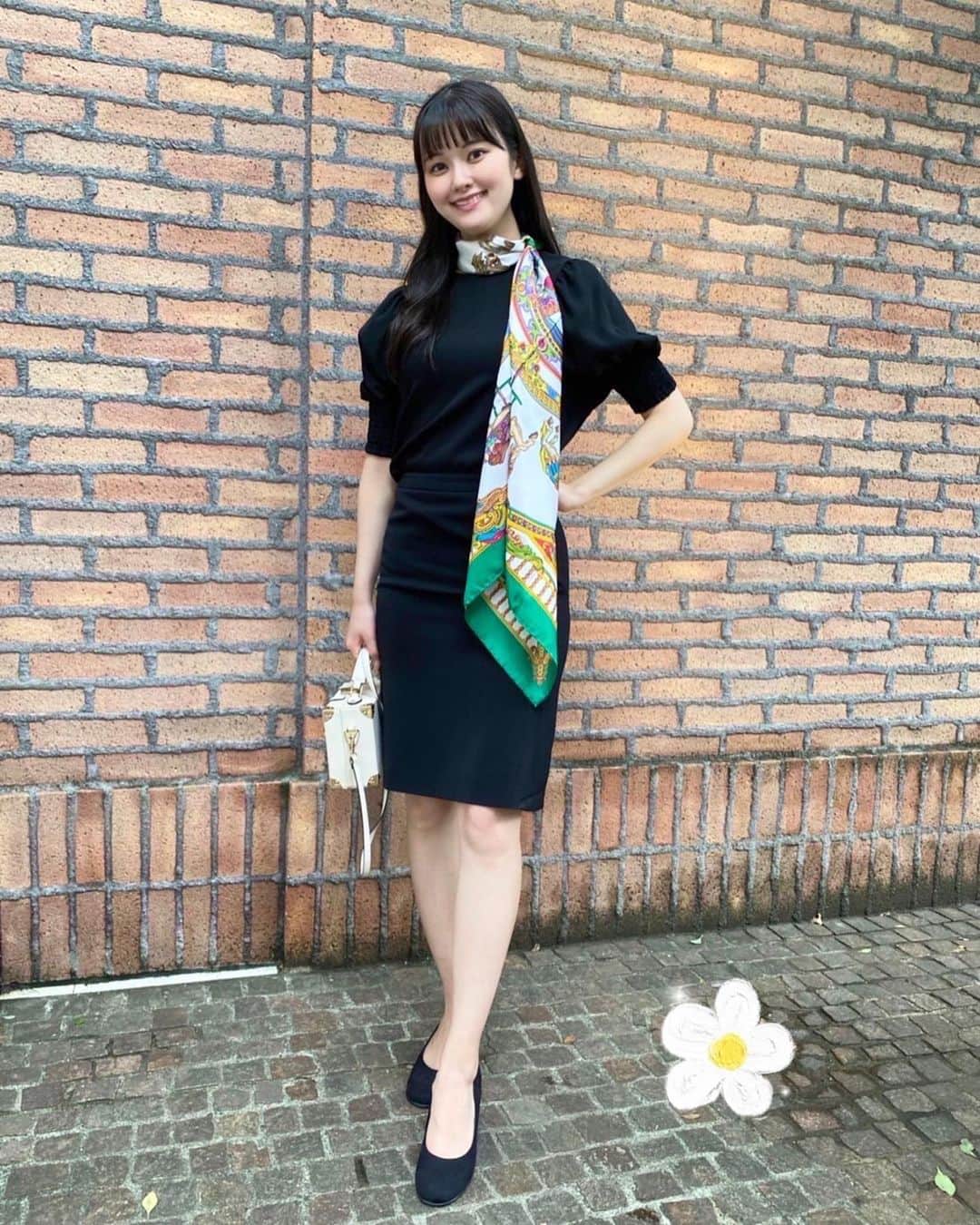 増田紗織さんのインスタグラム写真 - (増田紗織Instagram)「スカーフコーデ💚  #スカーフコーデ #スカーフアレンジ #スカーフ #スカーフ巻き方 #スカーフ好き #スカーフコーディネート #scarf #scarfstyle #scarfcollection #scarffashion #scarflovers #scarfstyling #私服 #私服コーデ」5月22日 21時51分 - saorimasuda_official