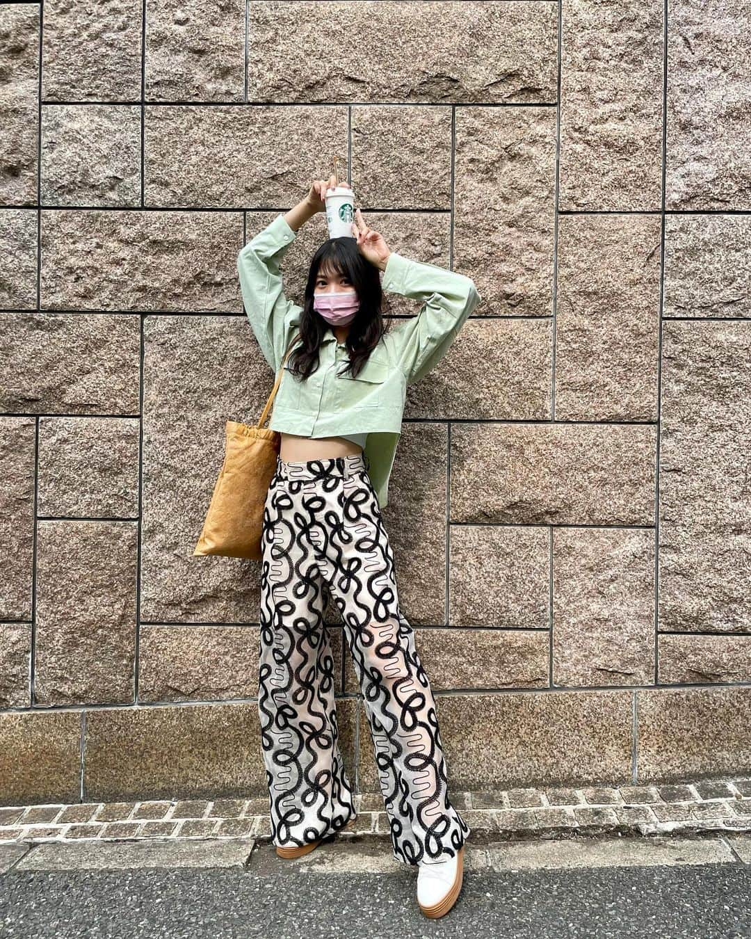 北原里英さんのインスタグラム写真 - (北原里英Instagram)「💚🤍🖤 明日からもまた頑張ろうね！  @maisonspecial_women のパンツかわい🫶🏻 トップスは @tokyogirlsmarket_official  前後ろ長さがアシメでかわちです🫶🏻   #いつかのしふく」5月22日 22時08分 - rie_kitahara_3