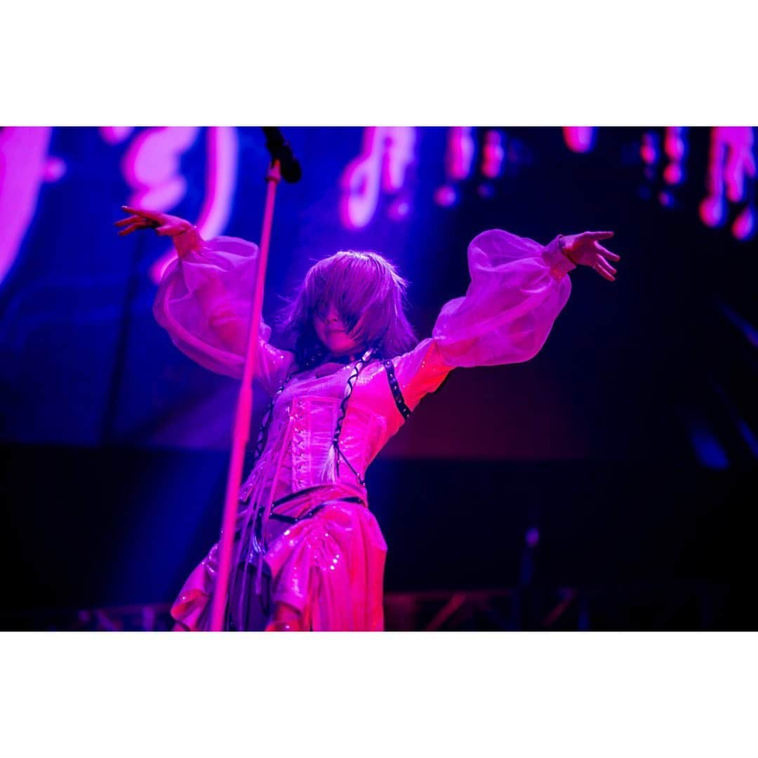 REOLさんのインスタグラム写真 - (REOLInstagram)「#Reol Oneman Live2022 #激情アラート at.ZEPP HANEDA DAY2  こっからまた始めるのさ、 ありがとう激情アラートまた逢う日まで  Photo by @vizkage  #Reol激情 ❤️‍🔥❤️‍🔥❤️‍🔥」5月22日 22時27分 - rrreol999