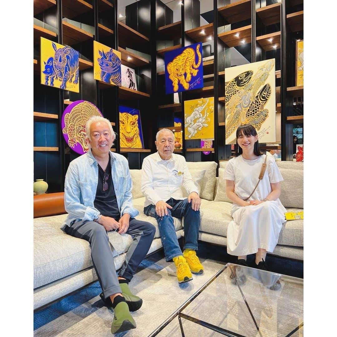 のん（能年玲奈）さんのインスタグラム写真 - (のん（能年玲奈）Instagram)「Ki-yanさんの展覧会に行ってきました🐅 ポップに捉えた和な動物や花の絵達が壁を彩っていてとても素敵でした。 孔雀の絵が美しかったです🦚」5月22日 22時31分 - non_kamo_ne