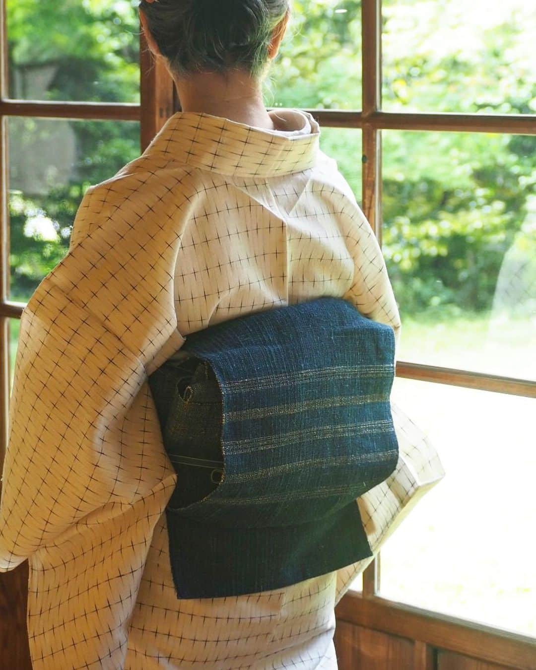 山崎陽子さんのインスタグラム写真 - (山崎陽子Instagram)「白絣 三溪園「日本の夏じたく」は無事終了。 2日目は琉球絣に麻帯、切子の帯留めと水色帯揚げで、 やんばるに思いを馳せました。 #kimono #琉球絣 #地括り生紬#大城廣四郎織物工房  #夏のほとり #西川はるえ #textilecocoon  #切子の帯留め #小川郁子 #松原智仁  #村田あき子さんの帯揚げ #銀座むら田  #日本の夏じたく #やんばる同窓会 @yanbaru_dousoukai」5月23日 6時43分 - yhyamasaki