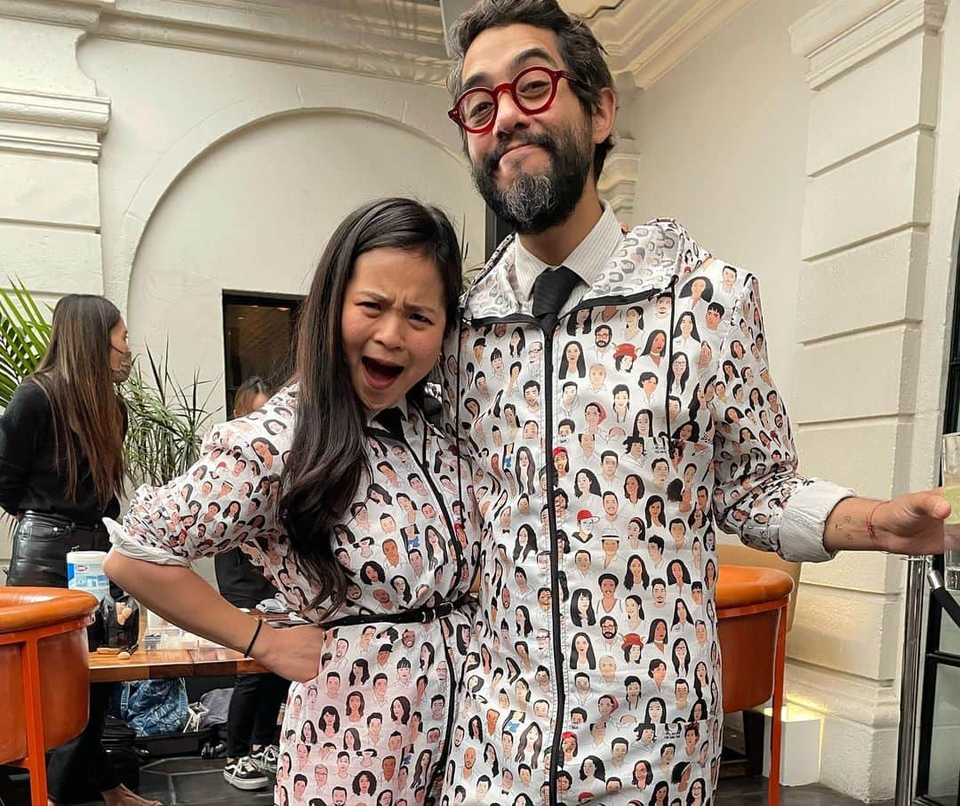 ハリー・シャム・ジュニアさんのインスタグラム写真 - (ハリー・シャム・ジュニアInstagram)「Unofficial welcoming pose and giving love to 🇵🇭 A custom Modern Chinoy Barong with a stunning Pinay serving up the theme just right for the GOLD GALA.  A spectacular night with spectacular people! Congrats to all the honorees for their contribution in moving the needle forward for the AAPI community. A toast to the hard working folks @goldhouseco & @bingchen for hosting the first of many! #goldgala #A100 #aapiheritagemonth  Threads: @vintagallery  Styled by: @warrenalfiebaker & @shelbyrabara」5月23日 9時15分 - harryshumjr