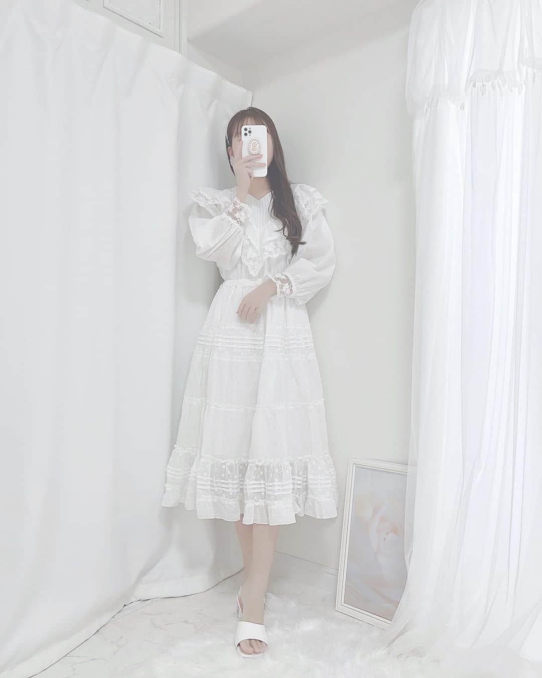 月森世菜さんのインスタグラム写真 - (月森世菜Instagram)「可愛いお洋服がたくさん 入荷されました🤍🦢  @tokyogirlsmarket_official 内の ショップ名 white です🍨  お洋服のリンクは ストーリーの『白のショップ』 からとべます♡  ♡ ┈┈┈┈┈┈┈┈┈┈┈┈┈┈┈┈┈┈┈ せいなです♡ 白系統の女子力アップのことに ついて投稿しているので フォローして頂けると嬉しいです🥛  @seina.tsukimori   白系統のお写真に タグ付けして下さると見に行きます♡  ファンネーム・マーク → せいらー・🤍🕊  ┈┈┈┈┈┈┈┈┈┈┈┈┈┈┈┈┈┈┈  #ホワイトコーデ #白 #ホワイト #白系統 #フレンチガーリー #ヴィンテージライク  #ディズニーコーデ  #snidel #スナイデル#淡色女子  #オールホワイト #grl #グレイル #ガーリー #韓国通販 #韓国ファッション #デートコーデ #白コーデ」5月23日 18時10分 - seina.tsukimori