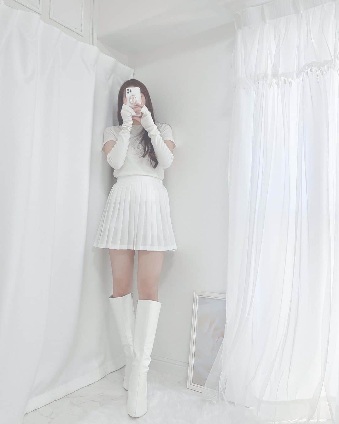 月森世菜さんのインスタグラム写真 - (月森世菜Instagram)「可愛いお洋服がたくさん 入荷されました🤍🦢  @tokyogirlsmarket_official 内の ショップ名 white です🍨  お洋服のリンクは ストーリーの『白のショップ』 からとべます♡  ♡ ┈┈┈┈┈┈┈┈┈┈┈┈┈┈┈┈┈┈┈ せいなです♡ 白系統の女子力アップのことに ついて投稿しているので フォローして頂けると嬉しいです🥛  @seina.tsukimori   白系統のお写真に タグ付けして下さると見に行きます♡  ファンネーム・マーク → せいらー・🤍🕊  ┈┈┈┈┈┈┈┈┈┈┈┈┈┈┈┈┈┈┈  #ホワイトコーデ #白 #ホワイト #白系統 #フレンチガーリー #ヴィンテージライク  #ディズニーコーデ  #snidel #スナイデル#淡色女子  #オールホワイト #grl #グレイル #ガーリー #韓国通販 #韓国ファッション #デートコーデ #白コーデ」5月23日 18時10分 - seina.tsukimori