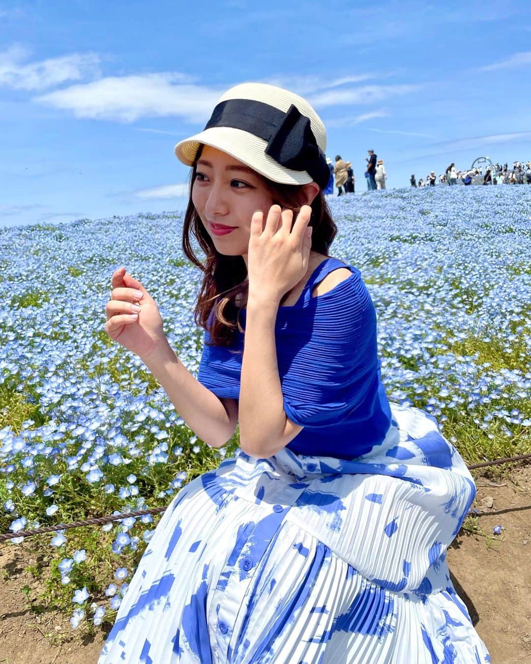白戸ゆめのさんのインスタグラム写真 - (白戸ゆめのInstagram)「🦋 . #ネモフィラに囲まれる幸せ」5月23日 20時22分 - yumeno.s_