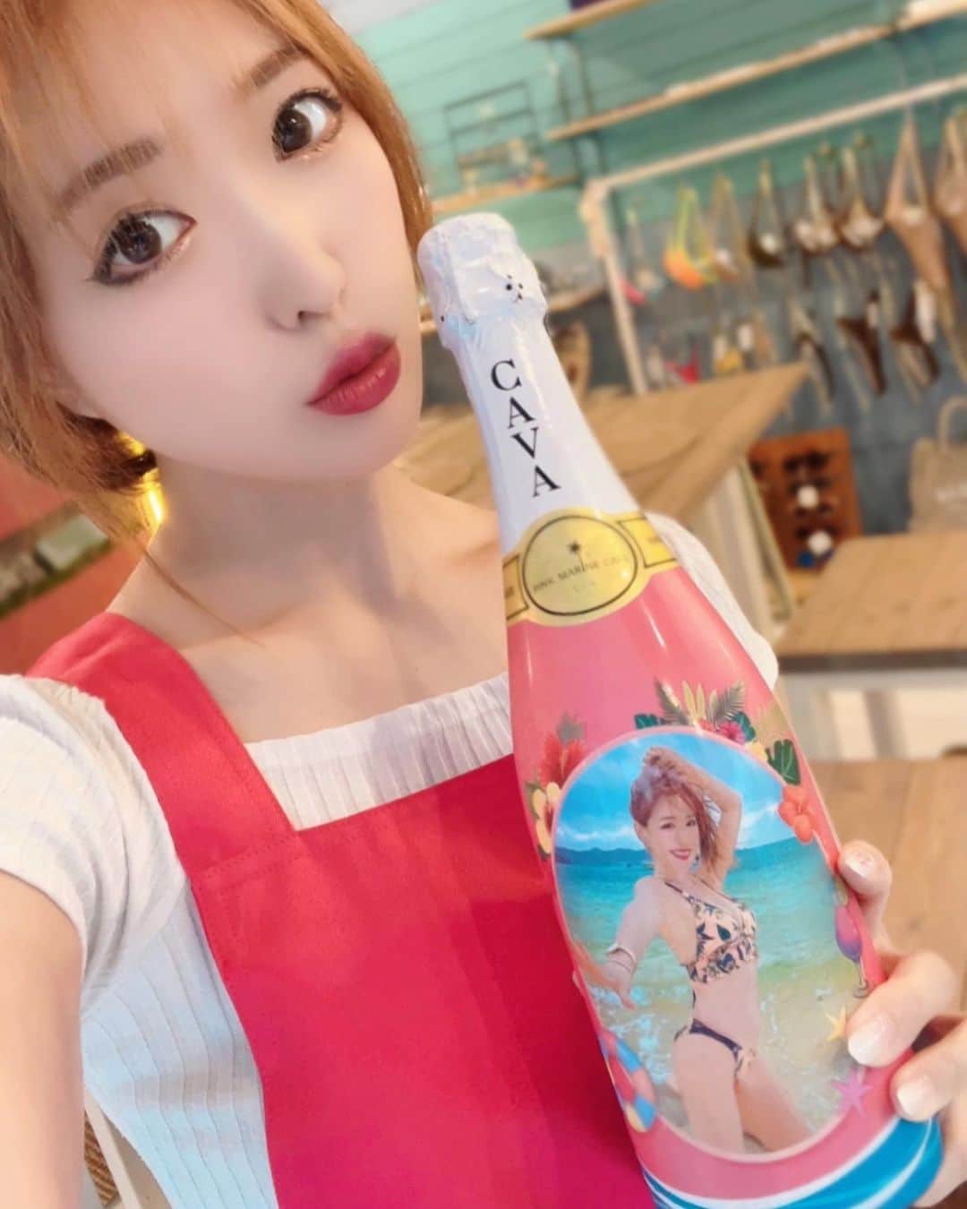 おりささんのインスタグラム写真 - (おりさInstagram)「🐠  沖縄ただいま✈️  Pink Marine Cafeプレオープン中です💛 @pinkmarinecafe   10:00〜18:00まで営業してます🌴  5月26日ついにグランドオープン🌺  昨日は国際通りで グランドオープンのフライヤーを 色んなお店に置かせて頂きました🥺  ありがとうございました🙇‍♀️✨  ----------------------------------  🌴店舗情報🌴  PINK MARINE CAFE 恩納村店  📍〒904-0404  沖縄県国頭郡恩納村字瀬良垣1780-1  ☎️098-959-3132  ------------------------------------  5月31日までクラファンに挑戦してます✨  プロフィールのリンクから飛べます🕊💓  ------------------------------------  ・ ・ ・ ・ ・ #pinkmarinecafe#tabijo_okinawa#okinawa#okinawatrip#okinawacafe#smoothie#pool#onnason#おきなわ#恩納村#恩納村カフェ#沖縄#沖縄カフェ#映えカフェ#沖縄の海#沖縄グルメ#沖縄観光#沖縄旅行#沖縄移住#沖縄生活#沖縄映えスポット#スムージー#映えスポット#タビジョ#女子旅#リゾート#水着#ビキニ#プール#プールサイド」5月23日 20時51分 - orisa_0510