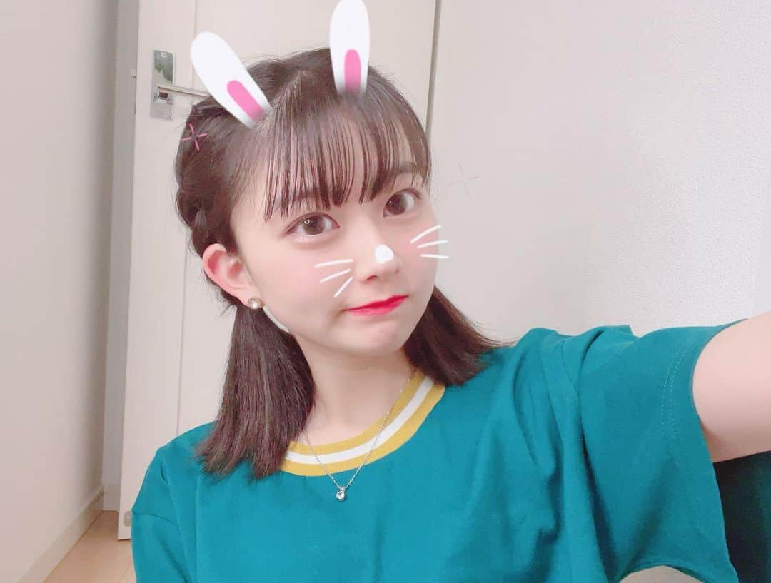 水戸由菜さんのインスタグラム写真 - (水戸由菜Instagram)「・ ツインテールのヘアアレンジ動画Tiktokのさぶゆなのアカウントに載せたから見てね！  ファンの子にいただいた ピアスとネックレスとtシャツ💚」5月23日 21時05分 - yuna_3047