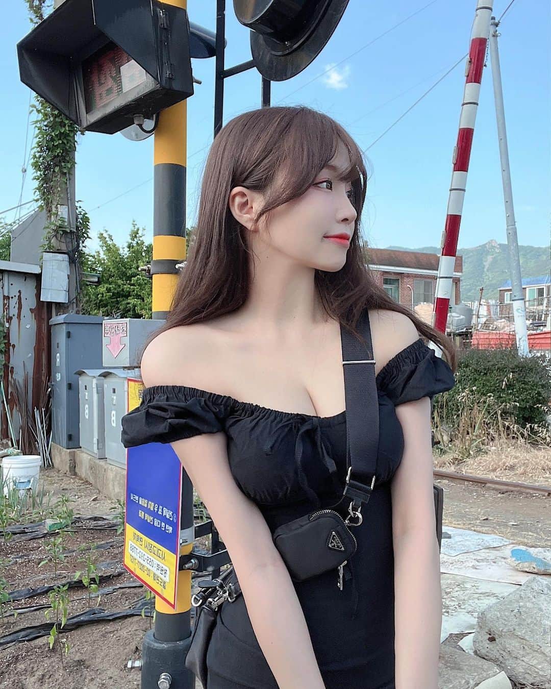 ココさんのインスタグラム写真 - (ココInstagram)「날씨가 좋다 그쳐? 💚💛 The weather is so nice ...