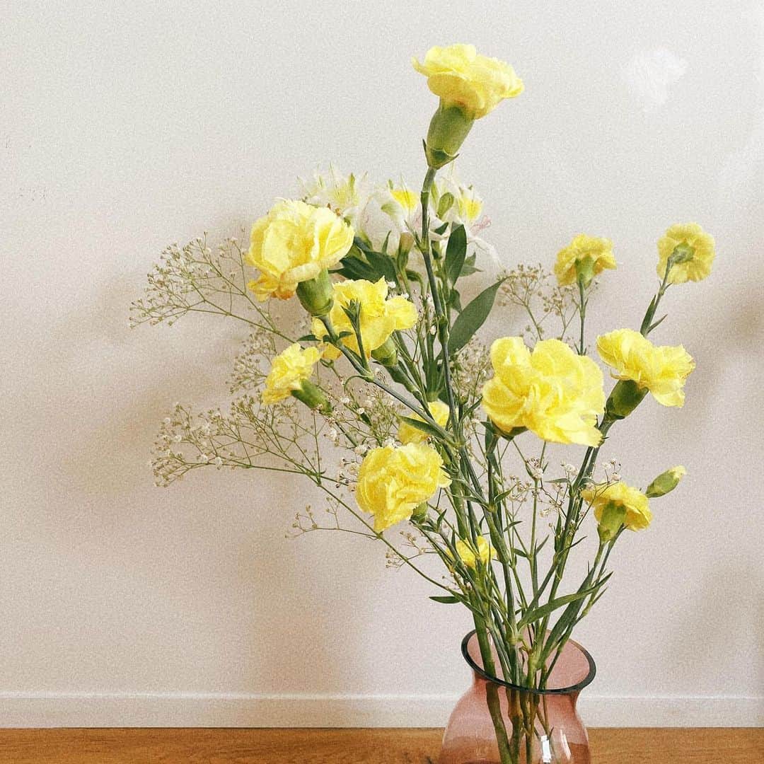 真奈さんのインスタグラム写真 - (真奈Instagram)「今週はお花が多いです🏠💐」5月24日 15時22分 - manatmnt0116