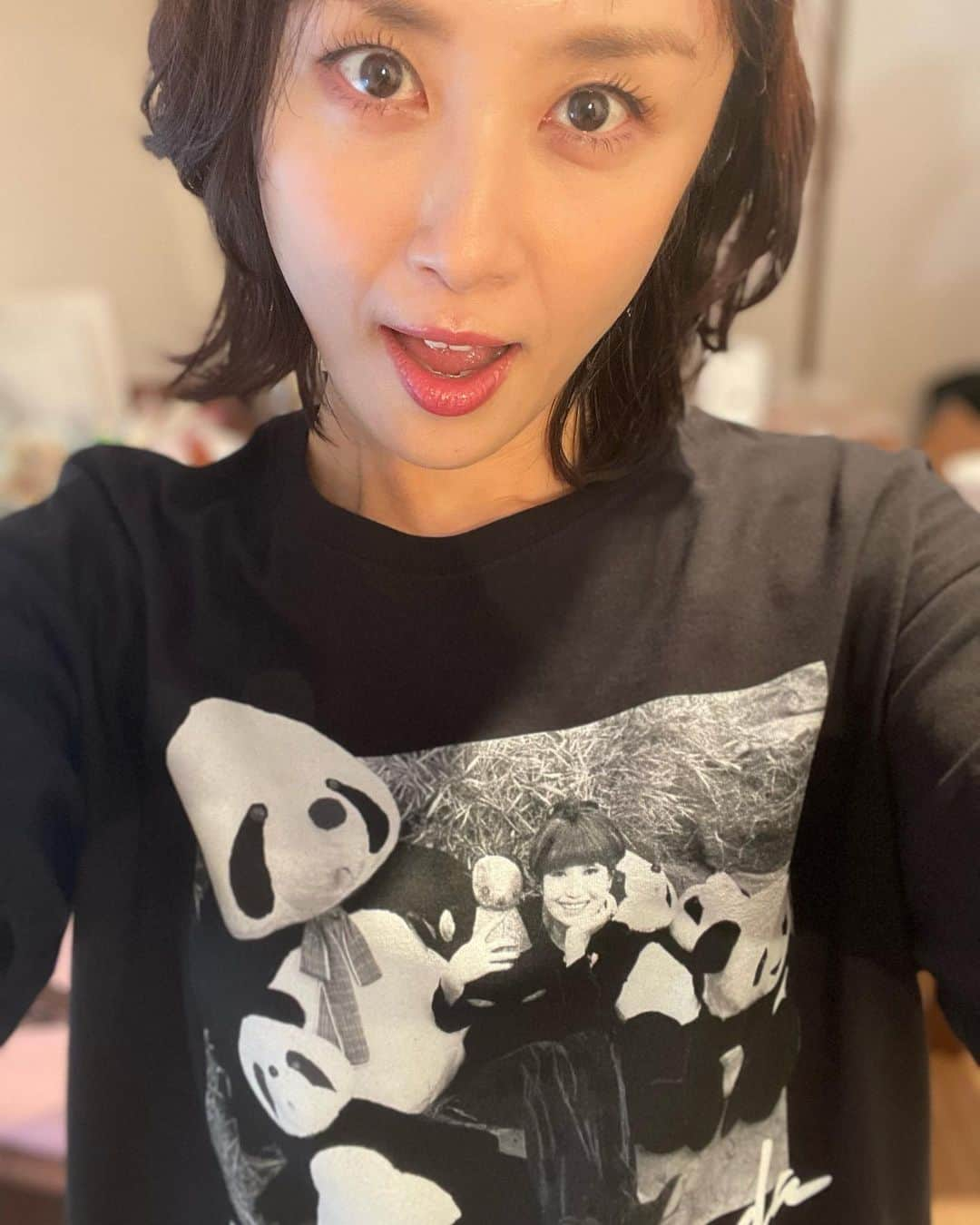 山口もえさんのインスタグラム写真 - (山口もえInstagram)「・  今日はこのお洋服♡  #徹子の部屋 #黒柳徹子 さんから頂いた #tシャツ #ありがとうございます #大切に着ます #❤️」5月24日 16時25分 - moe_yamaguchi0611