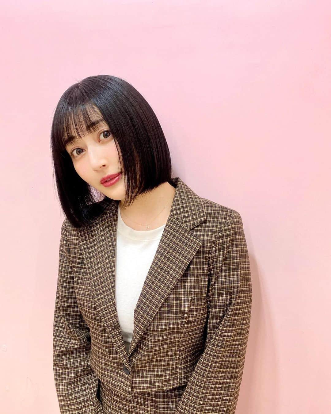 新藤まなみさんのインスタグラム写真 - (新藤まなみInstagram)「⁡ ⁡ ⁡ aid恵比寿さん ( @aid_hair ) やっといけたあああ🥺❤️❤️❤️❤️ 秋山さん ( @akiyamasensei_aid ) にお任せすればサラサラちゅるん！なります！ カットラインめちゃキレイやし #髪質改善トリートメント 続けてるからさらっさら🍃✨ ⁡ ありがとうございましたっ🐻‍❄️🧡🧡🧡 ⁡ #ヘアメンテ #恵比寿aid #aid美容室 #美容師 #美容 #カット #ヘアカット #ヘアメイク #ヘアケア #ヘアサロン #恵比寿美容室 #恵比寿 #恵比寿ヘアサロン　#ヘアカット #ヘアカラー」5月24日 19時53分 - manami_official_