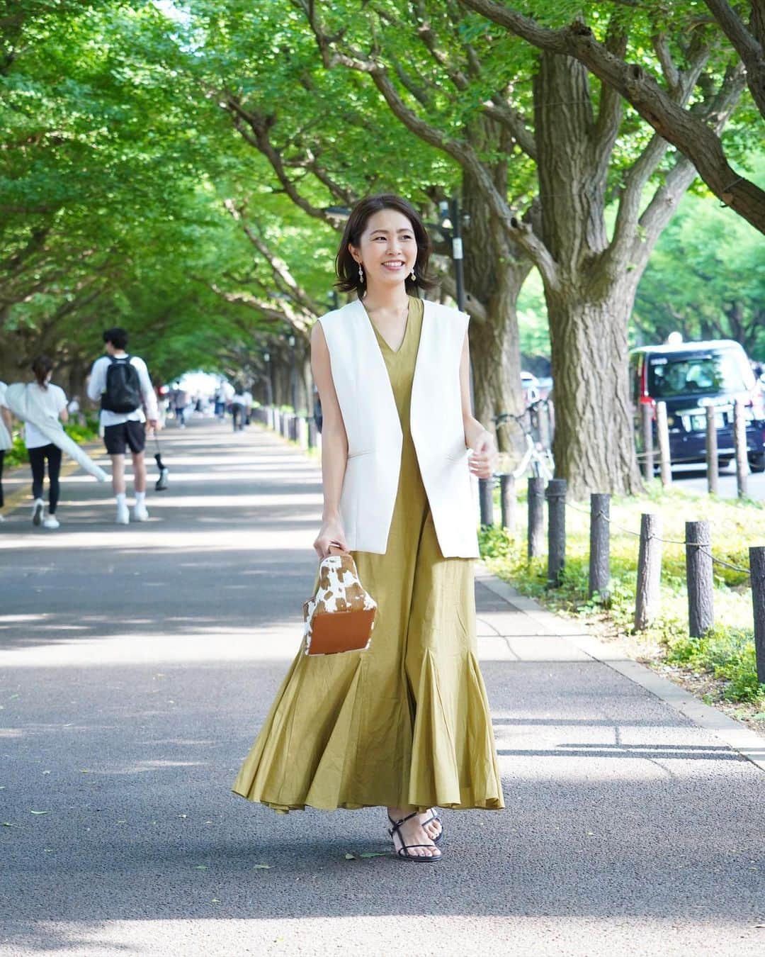 坂元美香さんのインスタグラム写真 - (坂元美香Instagram)「おはよー  MARIHAのワンピ。 着るととっても嬉しい気持ちになるのです。 人気なのがわかる！もっと欲しくなる🥰  先日質問いただいたのですが わたしが着てるサイズは36です。 身長163cmでこれくらいの丈感です。  @noble.jp @mariha_official #ノーブル #NOBLE  #mariha #マリハ #マリハワンピース」5月25日 7時16分 - mika_saka
