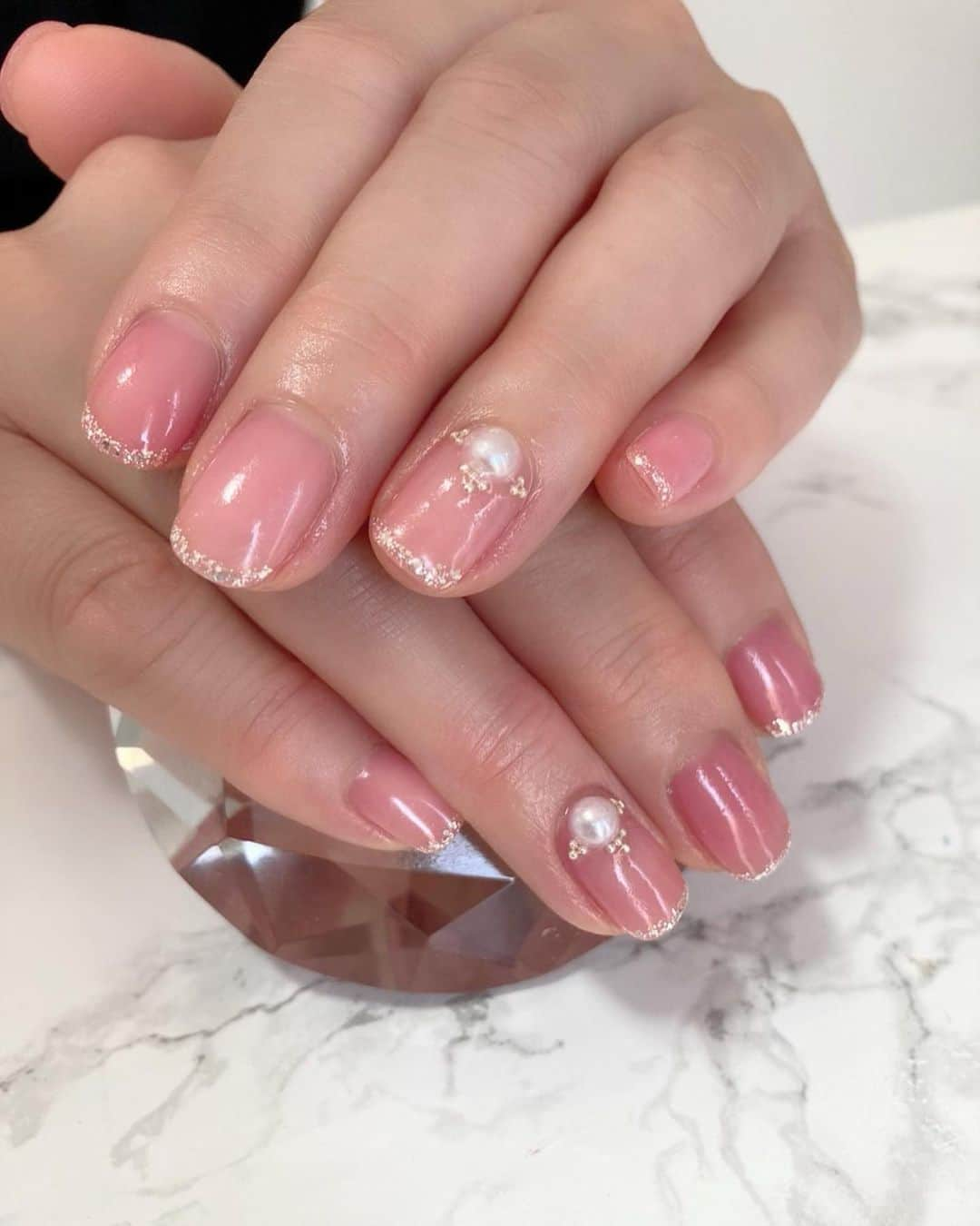 田中悦子さんのインスタグラム写真 - (田中悦子Instagram)「午前中はネイルサロンへ💅  うる艶カラーにキラキララメフレンチにしましたよ❣️  今日も満足💕😍  #ネイル #ネイルチェンジ #うる艶ネイル #ラメフレンチ #大人ネイル #上品ネイル  #美爪 #アラフィフ #アラフィフ女子」5月25日 12時18分 - etsuko.reborn25