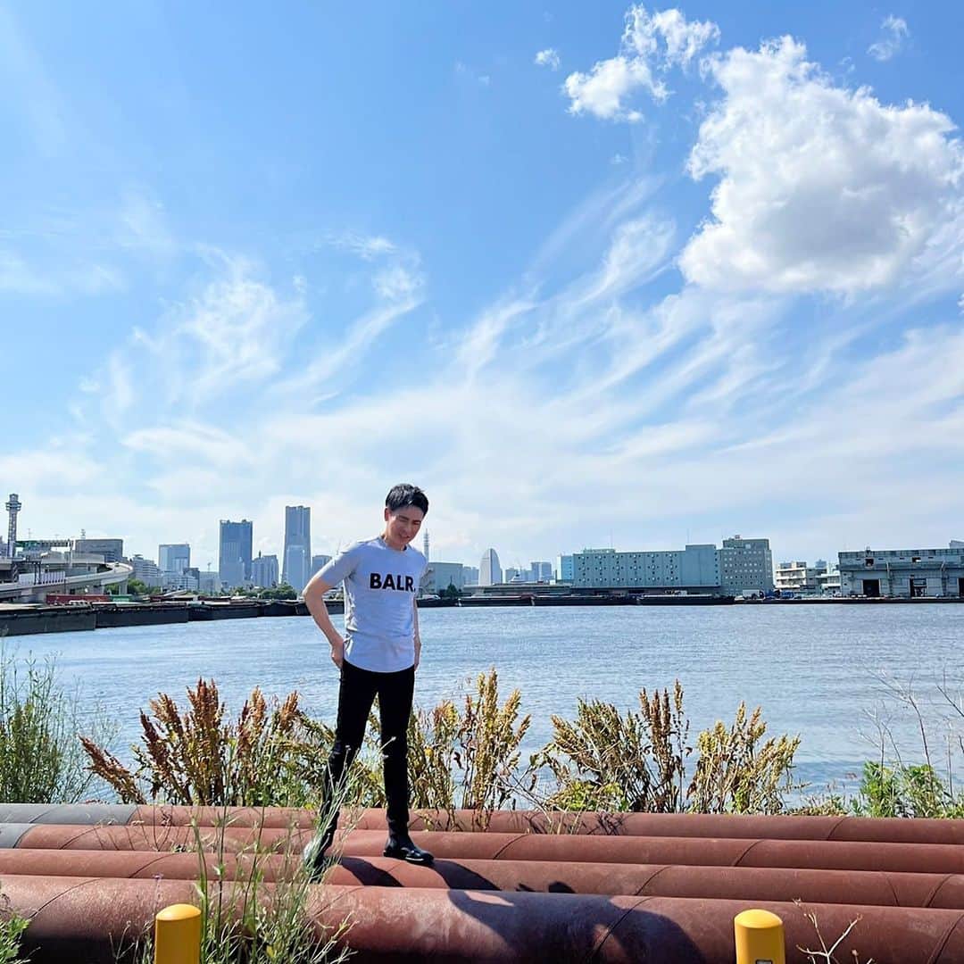 郷ひろみさんのインスタグラム写真 - (郷ひろみInstagram)「今日は、撮影で横浜の港の近くに来ているよ‼️ すごい雲みーつけた😄  #郷ひろみ #hiromigo」5月25日 15時10分 - hiromigo_official
