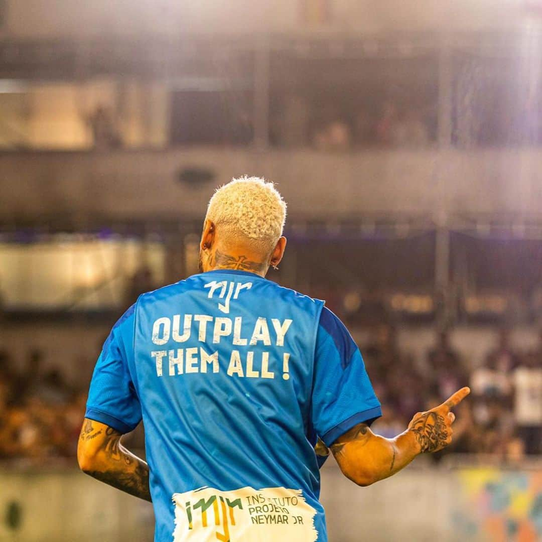 ネイマールさんのインスタグラム写真 - (ネイマールInstagram)「OUTPLAY THEM ALL 🔥🔥🔥 @redbull @redbullneymarjrsfive」5月25日 17時06分 - neymarjr