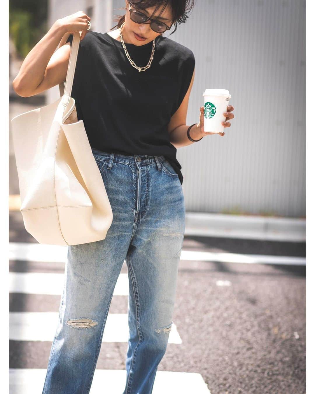 Ayaさんのインスタグラム写真 - (AyaInstagram)「denim #johnbull tops #unnumber bag #therow photographer @yokonakata_ph」5月25日 22時45分 - aya_green1010