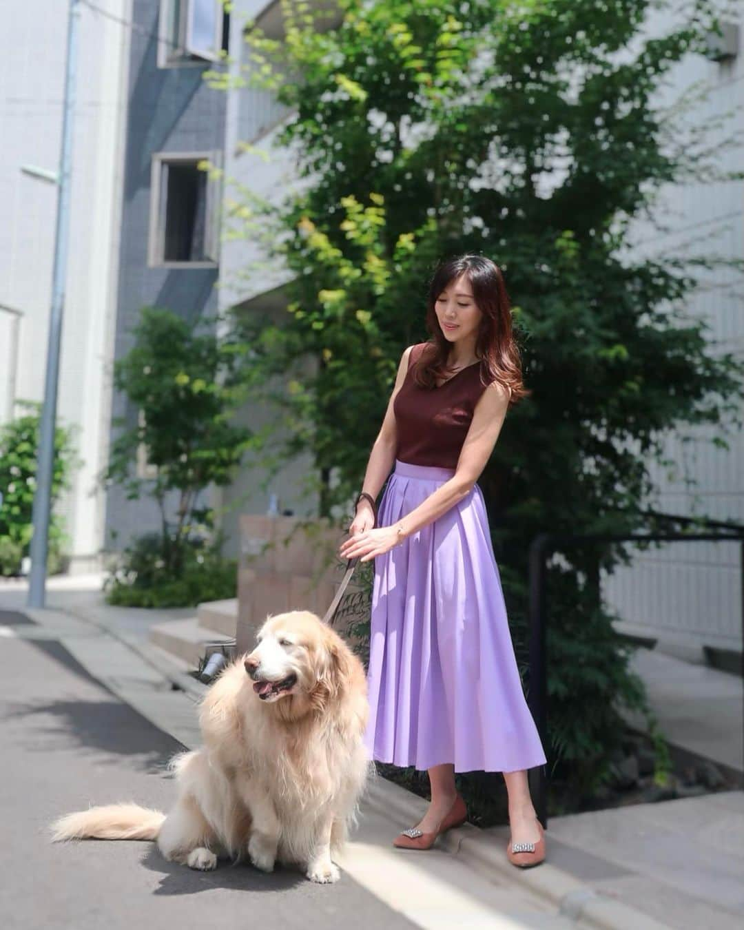 ImotoEtsuyo さんのインスタグラム写真 - (ImotoEtsuyo Instagram)「#おはようございます  ・ #愛犬 #ココア と。 穏やかな性格の女の子。 ・ 眩しかったのかな？ 何枚撮っても目が(^^) ・ ・ #ゴールデンレトリバー  #goldenretriever  #癒し  #smile  #dog  #love #dogstagram  #大型犬  #大型犬のいる生活  #大型犬のいる暮らし  #シニア犬  #11歳  #元気で長生きしてね」5月26日 6時51分 - bisuhada