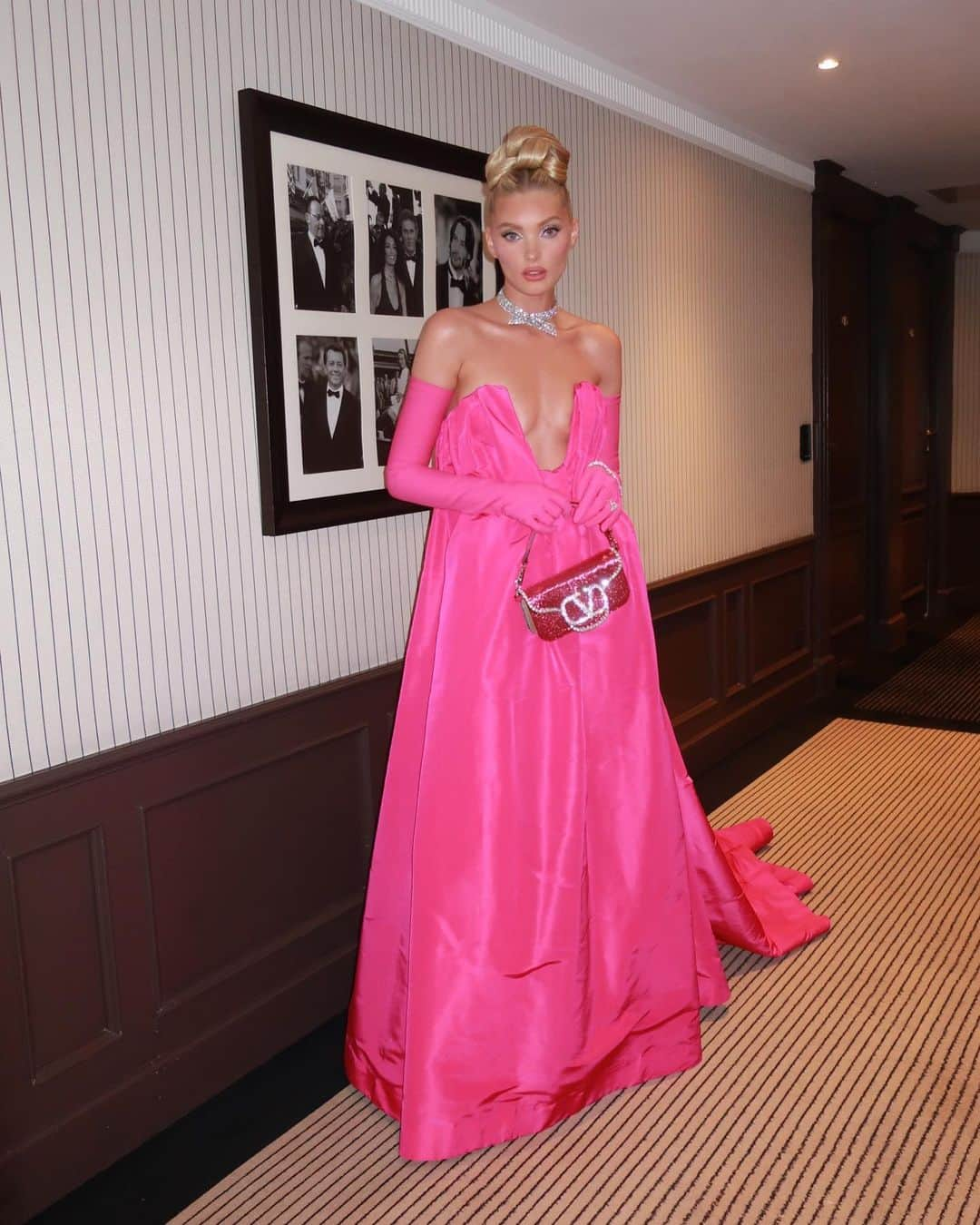 エルザ・ホスクさんのインスタグラム写真 - (エルザ・ホスクInstagram)「A girls best friend…💕💎  One of my favorite looks I’ve ever worn thank you so much @messikajewelry @maisonvalentino   #messikarockscannes」5月26日 7時02分 - hoskelsa