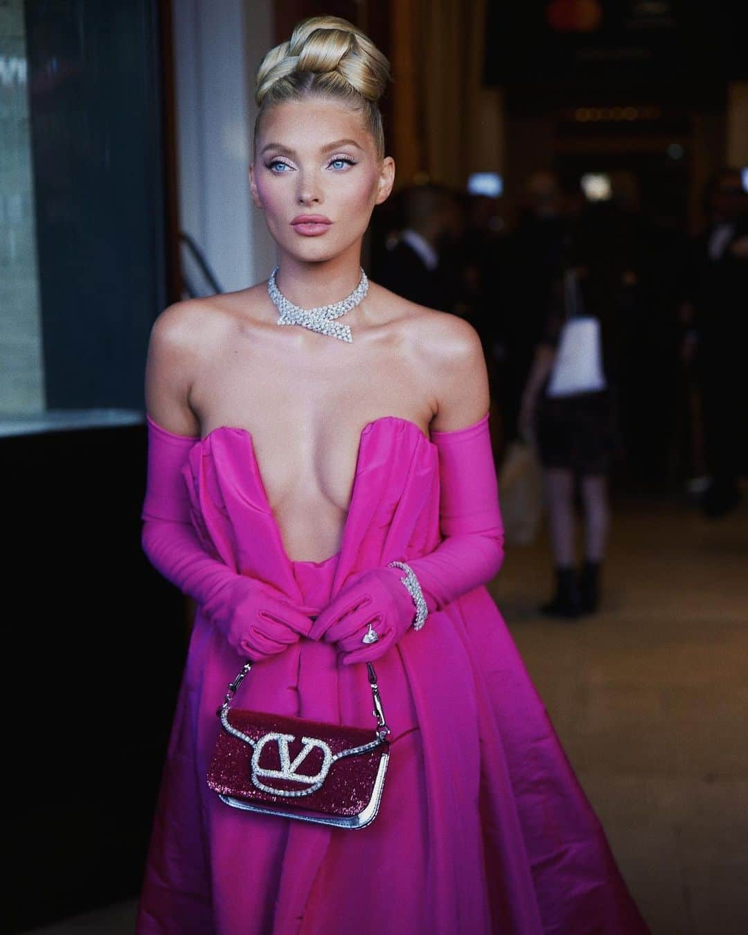 エルザ・ホスクさんのインスタグラム写真 - (エルザ・ホスクInstagram)「A girls best friend…💕💎  One of my favorite looks I’ve ever worn thank you so much @messikajewelry @maisonvalentino   #messikarockscannes」5月26日 7時02分 - hoskelsa