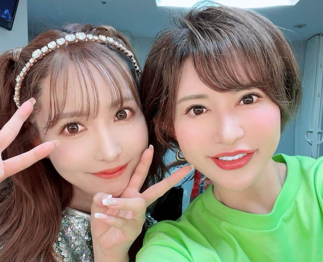 里美ゆりあさんのインスタグラム写真 - (里美ゆりあInstagram)「恵比寿マスカッツは永遠✨✨  無事に10周年㊗️LIVEを終える事が出来ました❣️❣️❣️  いや〜ヘトヘトになったけど その分楽しかったヽ(*´∀｀)ノ  2世代のエースと初代のスターとも撮れて満足( ¯﹀¯ )w  これからの2世代の活躍を楽しみにしています🎶✨✨  お疲れ様でした！！！！  #恵比寿マスカッツ #10周年 #live  #初代 #2世代」5月26日 8時16分 - satomiyuria