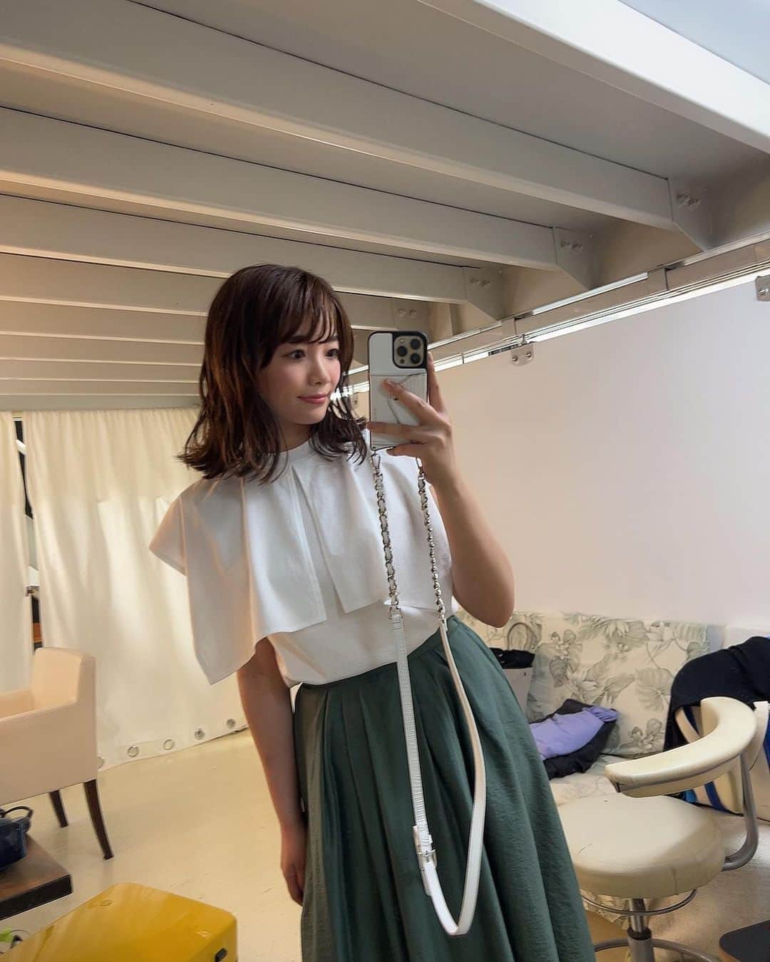 川村茉由さんのインスタグラム写真 - (川村茉由Instagram)「昨日は @yevs_supply の撮影👗 夏服かわいかった〜🥰  ある特集の撮影だったので、 また出来上がり次第 報告しますねっ😎🙌  1枚目はヘアメイクの みずきさんと💄😚 みずきさんのヘアメイク、 本当好き！タイプ🥹💕  #yevs #bluemate #撮影 #concept #studiopremier #コンセプト #スタジオプルミエ」5月26日 9時40分 - mayupi_k
