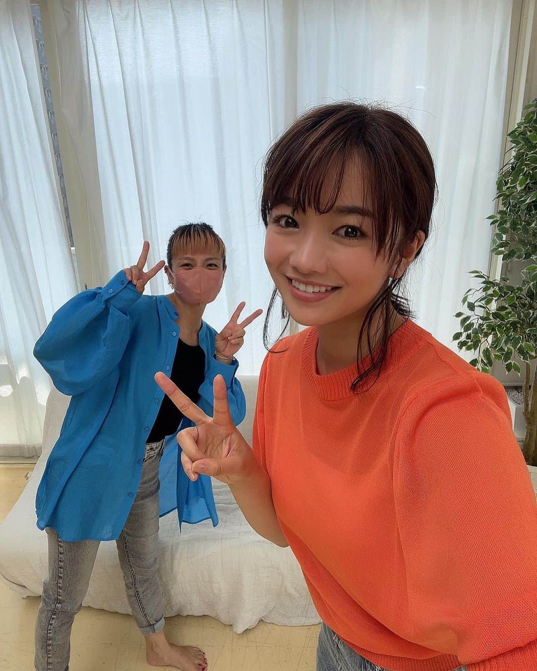 川村茉由さんのインスタグラム写真 - (川村茉由Instagram)「昨日は @yevs_supply の撮影👗 夏服かわいかった〜🥰  ある特集の撮影だったので、 また出来上がり次第 報告しますねっ😎🙌  1枚目はヘアメイクの みずきさんと💄😚 みずきさんのヘアメイク、 本当好き！タイプ🥹💕  #yevs #bluemate #撮影 #concept #studiopremier #コンセプト #スタジオプルミエ」5月26日 9時40分 - mayupi_k