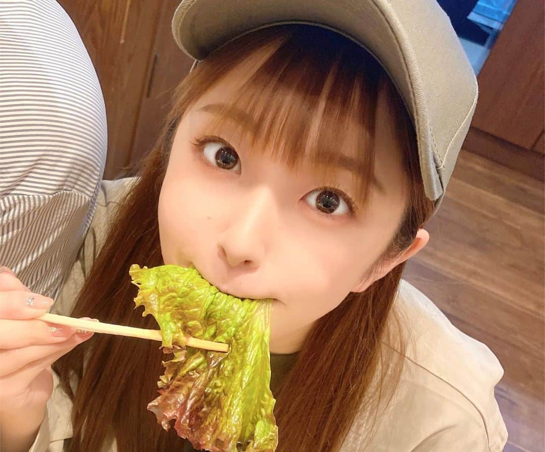 本庄鈴さんのインスタグラム写真 - (本庄鈴Instagram)「・ ・ お腹も心も満腹です🫃💓 ・ ・ #みんなでぴかキン顔 #あみんちゃん今日もかわいい #飴ちゃん買ってあげたい #サンチュむしゃむしゃしてるぺんちゃん」5月26日 10時07分 - honjo_suzu