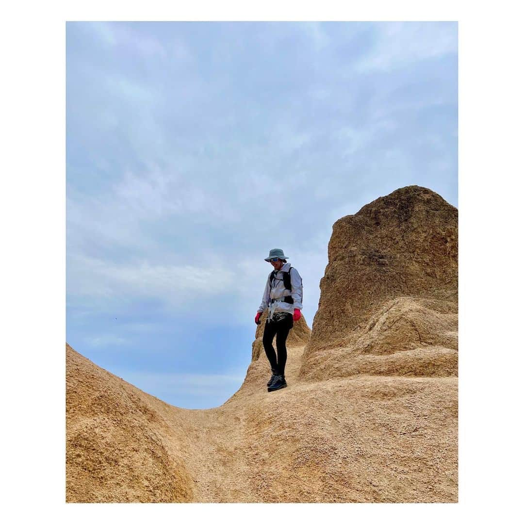 龍真咲さんのインスタグラム写真 - (龍真咲Instagram)「いつかの山登り🚶‍♀️ 前回登った時の反省点をいかして。 自然と共存しながら楽しめるアウトドアにハマっています😊 今シーズンの日本でのトレッキングもあと1回行けるかどうか。。 Monacoにもシューズを持って行くか悩み中です🌀  今回は… あ、あと3段で地上！と思った瞬間に地球がひっくり返りました🌏 邪心はダメですね💦 次回は最後まで集中したいと思います😤❗️  #山登り初心者  #トレッキング初心者  ほっと一息を求めて💛 ラストは山猿🐒」5月26日 10時27分 - masaki_ryu