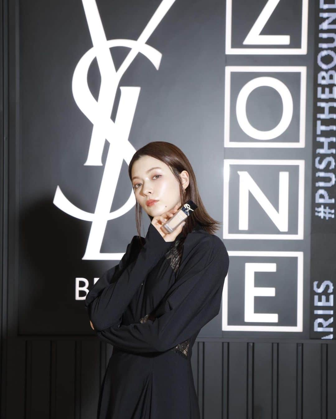 八木アリサさんのインスタグラム写真 - (八木アリサInstagram)「YSLBEAUTY ZONE  Isetan Shinjuku  The Stage Exclusive session🥀  伊勢丹新宿店 本館1階5月31日まで開催中のイベント  私的上半期ベストファンデーション、 "オールアワーズ リキッド"が先行発売中☺️ カバー力がありながらしっかり透明感も演出してくれる、 そして　これからの季節さらに頼もしい "トリプルプルーフ"なのです。✨  他にも大好きなキャンディグレーズから限定色発売、  使用後のお肌が艶々に映え、かつパッケージが可愛すぎるピンクのクッションファンデも。🥺🤍  ぜひチェックしてみてね☺️  #PUSHTHEBOUNDARIES  #YSLBEAUTYZONE #オールアワーズリキッド ※撮影時のみマスクを外しています。」5月26日 11時40分 - alilouss