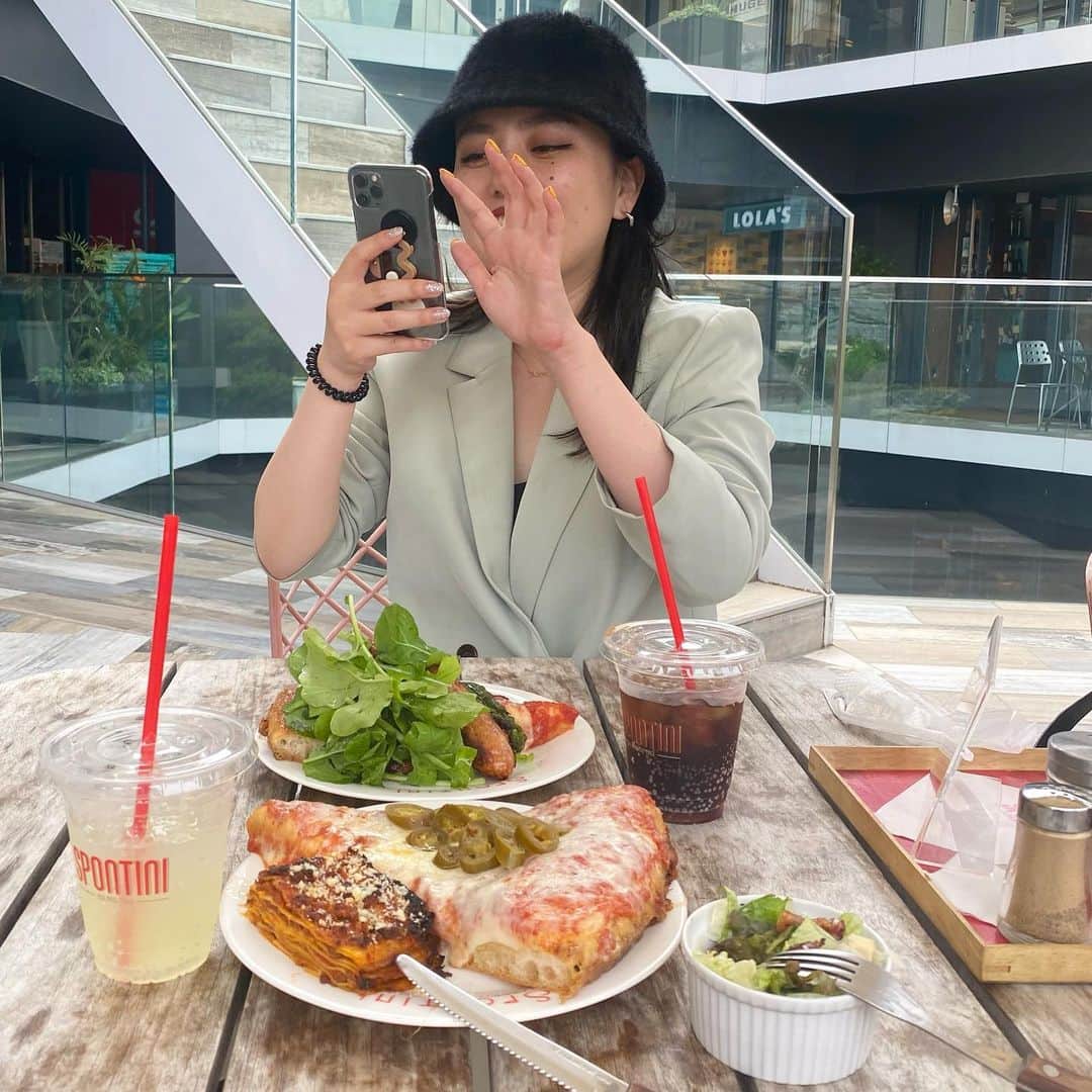 夏焼雅さんのインスタグラム写真 - (夏焼雅Instagram)「🍕🥓🥤  行ってみたかったお店〜🍕 昼帯の番組で紹介されてて気になってたの♡ おいしかった〜🫶❤️ か　な　り　ボリューミーだよ😁  #spontinipizza  #harajuku」5月26日 12時19分 - miyaaa0825