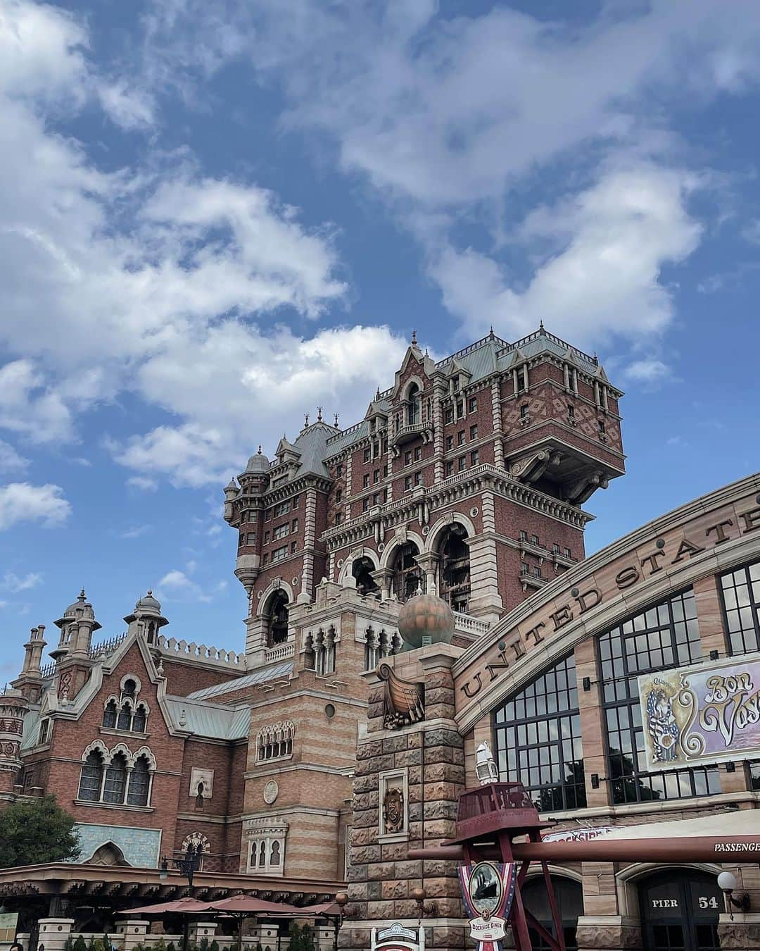 喜田彩子さんのインスタグラム写真 - (喜田彩子Instagram)「＼Disney sea ⛴✨／ #ayacoordinate ⁡  お誕生日だった⁡息子のリクエストでディズニーシーへ！🐭💞 ずーっと雨予報だったのが晴れて お昼間は暑いくらいでした♡  乗り物にも沢山乗れて、美味しいもの沢山食べて 最後に乗ったソアリンは家族で感動〜🌿 子供達とっても楽しんでいて、最高にhappyな一日でした🫶🏻✨  コーデのクレジットは明日投稿します📝 ⁡ ⁡ #disney #disneysea #disneyland #disneylife #disneyworld #disneygram #disneycode #ディズニー #ディズニーシー #ディズニーランド #ディズニーリゾート #ディズニー写真部 #ディズニーカチューシャ #ディズニーコーデ #도쿄 #도쿄디즈니랜드 #도쿄디즈니씨 #디즈니랜드 #디즈니패션 #디즈니 #데일리룩 #코디스타그램 #악세사리 #오늘뭐입지 #좋아요 #156センチコーデ  #セットアップ #sサイズコーデ」5月26日 13時21分 - ayacokida