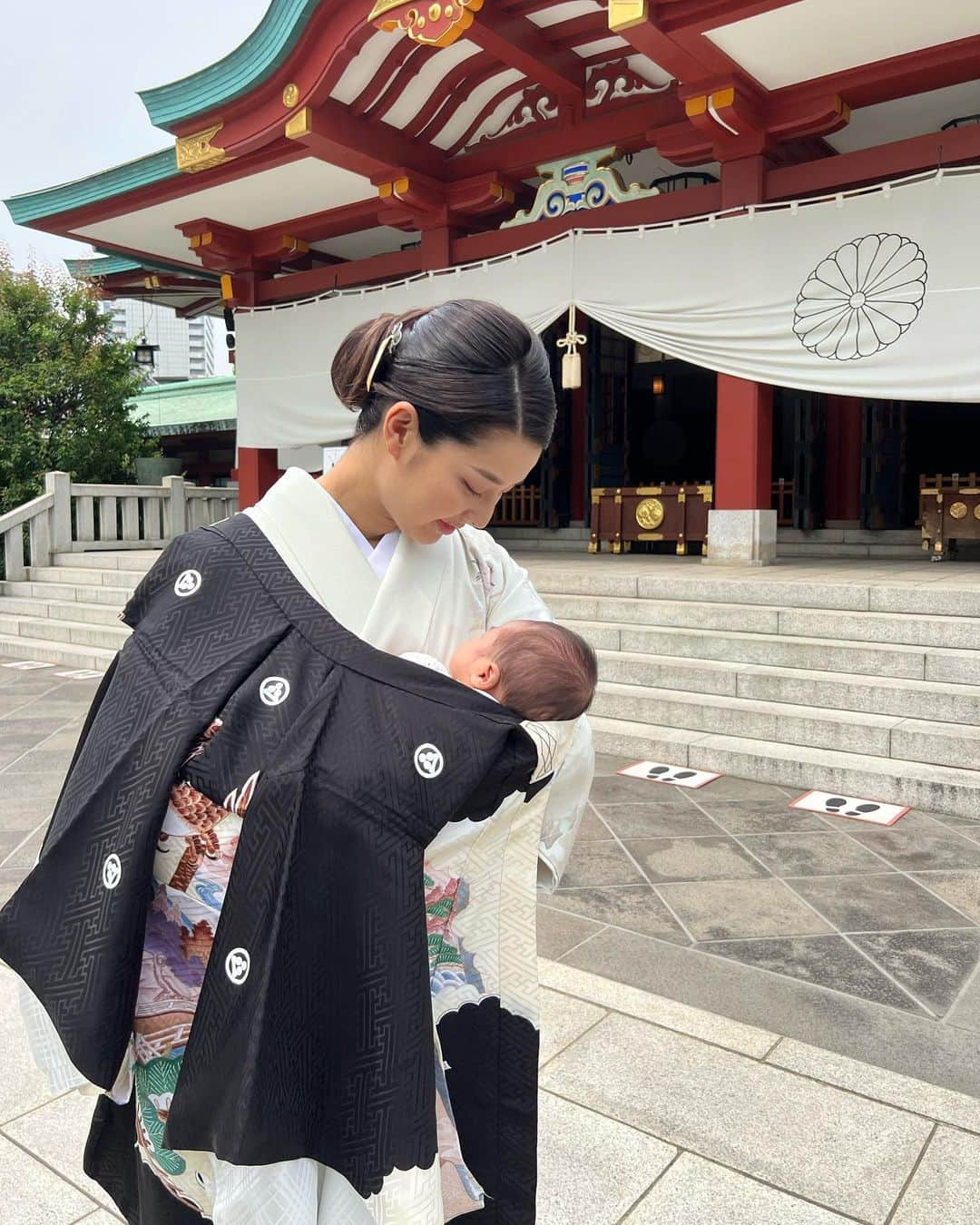 すみれさんのインスタグラム写真 - (すみれInstagram)「お宮参り👶🏻⛩」5月26日 14時10分 - sumire808