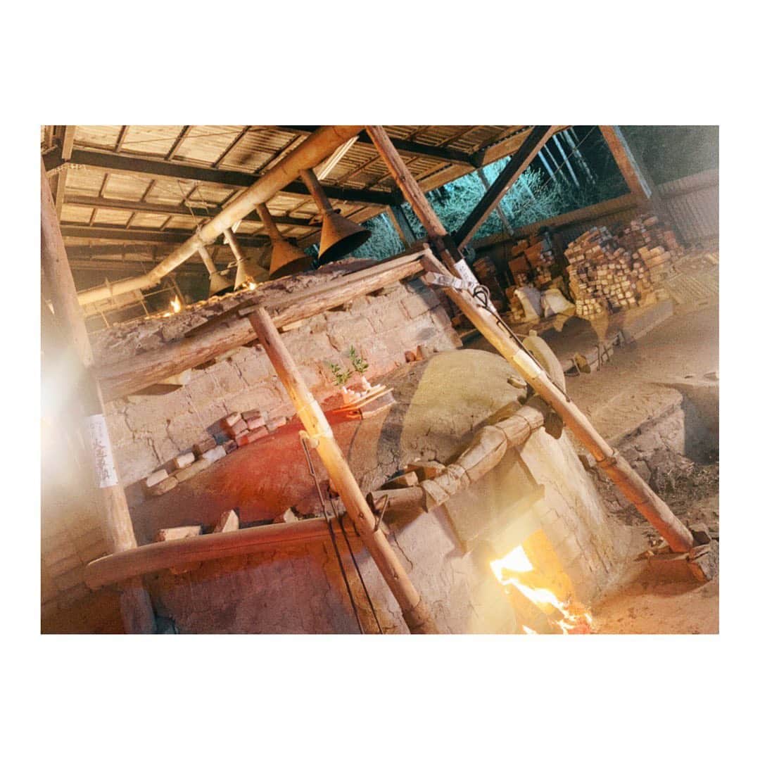 吉岡里帆さんのインスタグラム写真 - (吉岡里帆Instagram)「"京都人の密かな愉しみ　門出の桜"  5月28日 19時半〜21時10分 NHKBSにて放送決定！  この作品の集大成です。 私は陶芸家見習い釉子として、 初めての登り窯のシーンに挑戦しました。 綺麗な炎だった…  #ドキュメンタリードラマ #NHKBS #京都人の密かな愉しみ」5月26日 15時54分 - riho_yoshioka