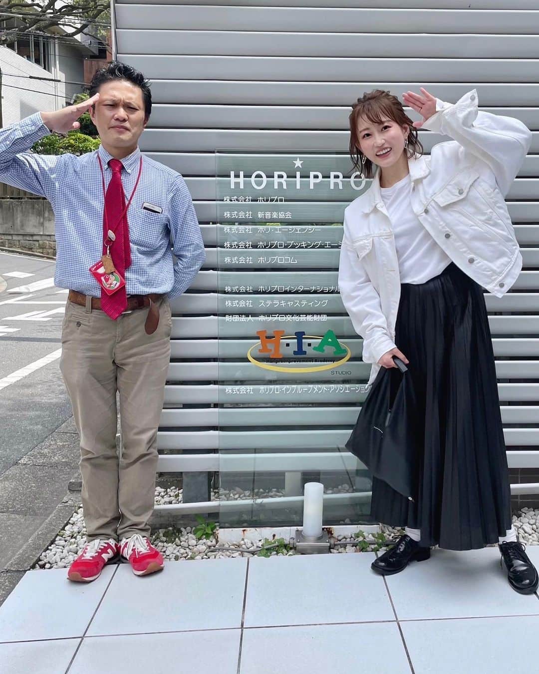 津田麻莉奈さんのインスタグラム写真 - (津田麻莉奈Instagram)「用あって事務所へ。 久しぶりにマネージャー陣の皆さまと会って いっぱい話していっぱい笑って楽しかった！🤣🤣🤣 いつもありがとうございます。 良い環境に感謝です。  写真は南田さんと。 @yusukeminamida  2枚目は南田さんのデスクにあったもの。  #ホリプロアナウンス室  @horipro_announcers_hap   #ホリプロ #良い事務所です #チーム南田 #まりなる #津田麻莉奈」5月26日 16時33分 - tsudamarinal