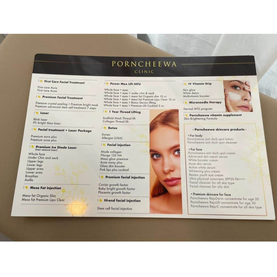 みまるさんのインスタグラム写真 - (みまるInstagram)「@pcwclinic さんで パワーマックスリフトハイフをしてきました✨✨✨ フェイスラインの弛みが気になっていて 全体的にガッツリやってもらいました🤣 骨の近くは痛みがあるけど耐えれるくらい👌 お肉がギューって縮まる感じがするよ🤗 やり終わった後もう既に顔が一回り小さくなったのを実感💓💓 1ヶ月後はもっと引き上がるみたいだから楽しみ🥰  タイ語も英語もわからなくて不安だったけど 翻訳機で全然大丈夫でした☺️☺️☺️ クリニックも綺麗で先生も丁寧で優しいから おすすめクリニックです😌🧡  プロンポン、アソーク駅から徒歩20分の場所にあります✨  #porncheewaclinic #thailand #asok #hifu #bangkok #バンコク美容 #バンコク美容クリニック #アソーク #pcwclinic #ハイフ #バンコク生活 #バンコク駐在妻 #バンコク旅行 #バンコク観光 #バンコク情報 #プロンポン」5月26日 17時40分 - mimaru_dayo