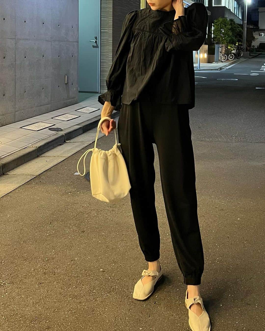 島居玲子さんのインスタグラム写真 - (島居玲子Instagram)「買ってよかったこのパンツ。  楽だし、太さもちょうどいいし 履いてる？ってぐらいの着心地🫶🏾」5月26日 18時57分 - reicoooshima