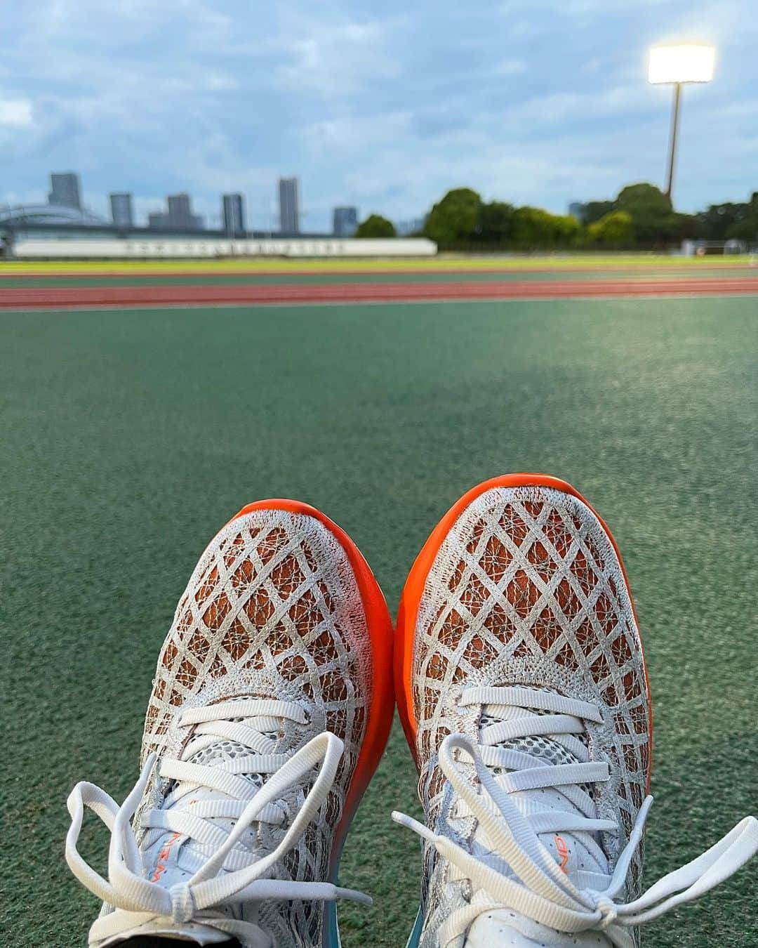 大柳麻友さんのインスタグラム写真 - (大柳麻友Instagram)「⁡ ⁡ 今日は @underarmourjp 主催のランイベント オールアウトマイルに参加してきた🏃‍♀️ ⁡ トラックを走るなんて学生ぶりで楽しかった♡ ⁡ この履き心地最高のシューズに助けて貰いました👟💨 ⁡ ⁡ ⁡ #アンダーアーマー #UAALLOUTMILE」5月26日 20時48分 - mayu_oyanagi