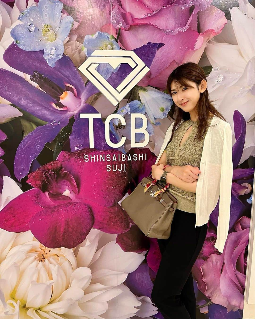 井上麻衣さんのインスタグラム写真 - (井上麻衣Instagram)「東京中央美容外科心斎橋筋院 @tcb_shinsaibashiに 行ってきました✨💕  笑った時にできる目元の小じわが気になっていて 以前してもらった施術がとても良かったので 今回も【クマトリ注射プレミアム(スネコス)】をお願いしました🤲  3回続けてするとなお良いそうです♡  頑張って続けよ〜💕💕  目元の印象って大事だからなあ🥺  林先生@tcb_hayashi ありがとうございました☺️  . . . . #東京中央美容外科#美容外科#心斎橋筋院 #東京中央美容外科外科心斎橋筋院#TCB #美容整形ならTCB東京中央美容外科 #クマトリ注射#スネコス #PR」5月26日 21時23分 - mai_inoue