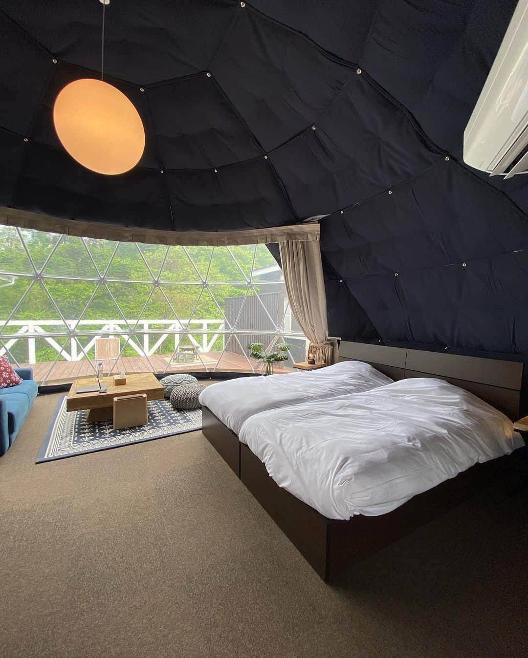 うさびったさんのインスタグラム写真 - (うさびったInstagram)「ドームになってる寝室✨  夜は雨が降ってきたんだけど雨つぶの屋根に降りかかる音が心地よくて幻想的でした🌙  #グランピング #リゾグラ #sacai #サカイ #富士山 #glamping」5月26日 21時38分 - usavitta