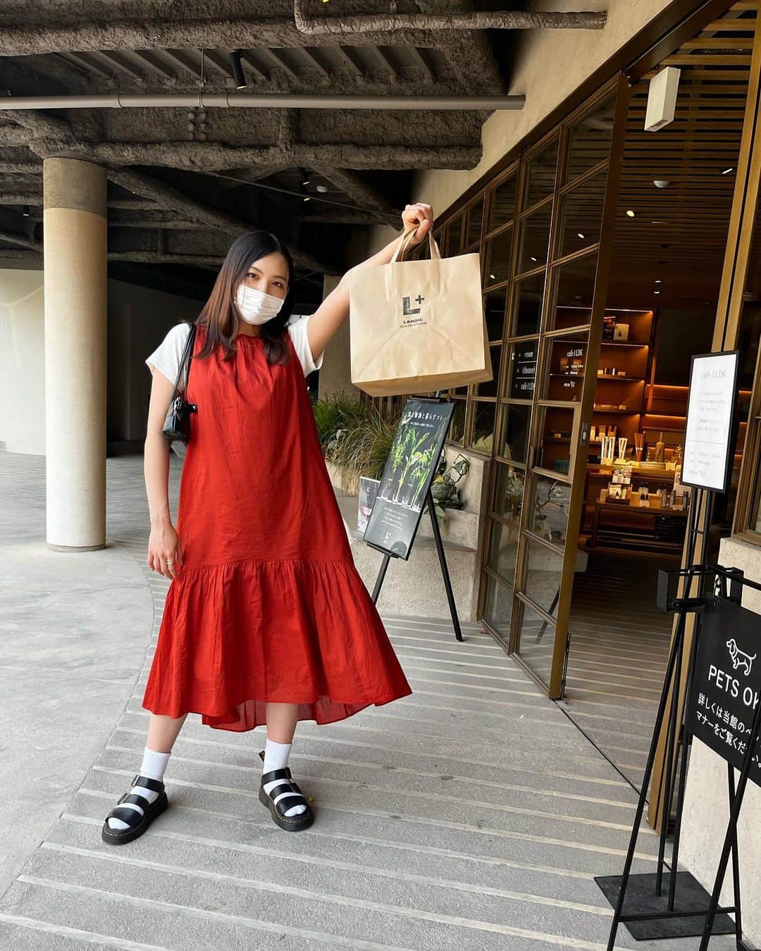 北村優衣さんのインスタグラム写真 - (北村優衣Instagram)「買ったもの見せつけてくる妖怪。 ほんと美味しかったまた見せつけたい… あ、違うよ、また食べたい…🤤」5月26日 21時38分 - kitamura_y910