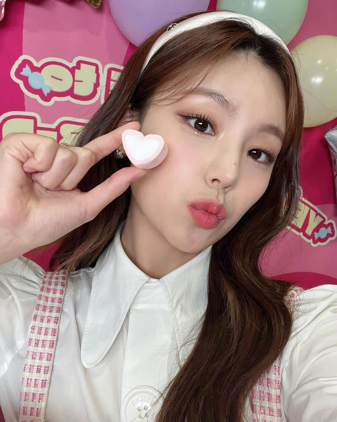 ITZYさんのインスタグラム写真 - (ITZYInstagram)「🎂YEJI’s Sweet B-DAY🎂  #ITZY #MIDZY #스윗리틀키티_예지야_생일축하해 #HappyYejiDay #SecretWeaponYEJIDay #예지 #YEJI」5月26日 23時14分 - itzy.all.in.us