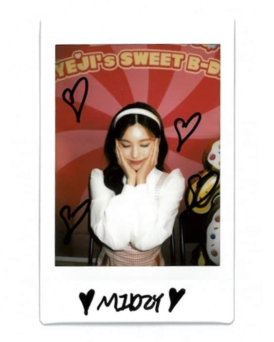 ITZYさんのインスタグラム写真 - (ITZYInstagram)「🎂YEJI’s Sweet B-DAY🎂  #ITZY #MIDZY #스윗리틀키티_예지야_생일축하해 #HappyYejiDay #SecretWeaponYEJIDay #예지 #YEJI」5月26日 23時15分 - itzy.all.in.us