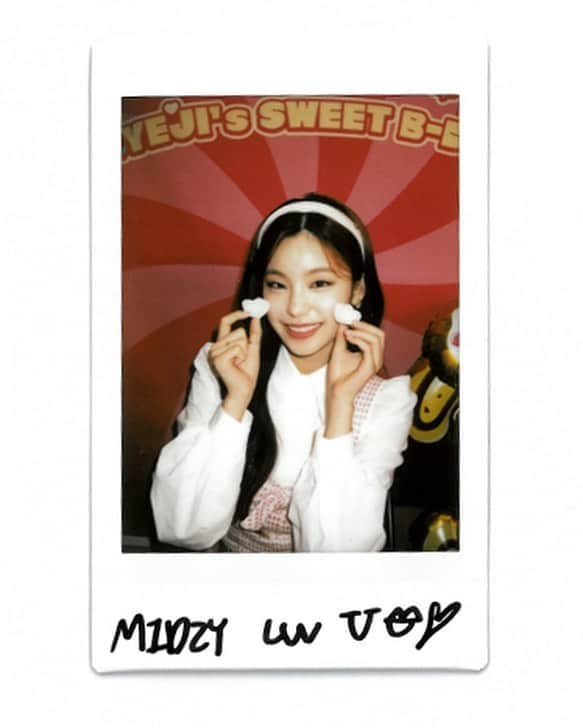 ITZYさんのインスタグラム写真 - (ITZYInstagram)「🎂YEJI’s Sweet B-DAY🎂  #ITZY #MIDZY #스윗리틀키티_예지야_생일축하해 #HappyYejiDay #SecretWeaponYEJIDay #예지 #YEJI」5月26日 23時15分 - itzy.all.in.us